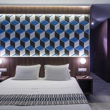 Compass Hotel